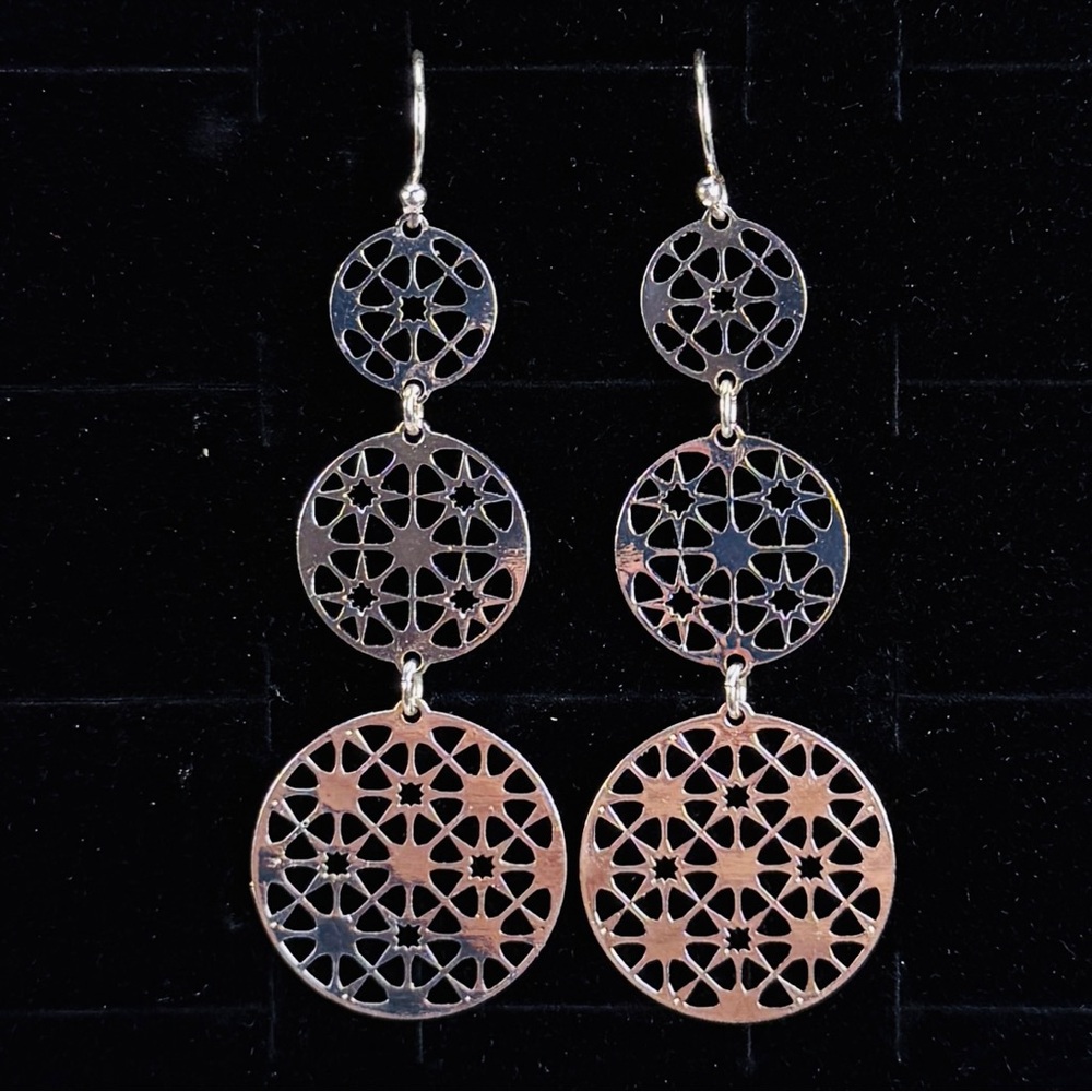 Delicate Silvertone Lightweight Dangle Pierced Ea… - image 6